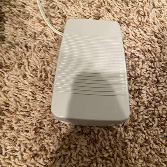 Sewing machine - Picture 3 of 3